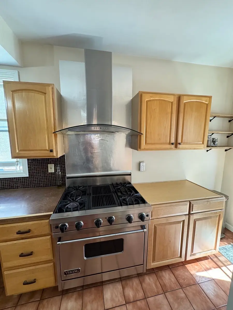 11 Austin St, Milton, MA 02186 - #3