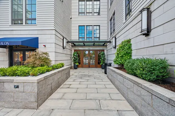 580 Washington St #406, Wellesley, MA 02482
