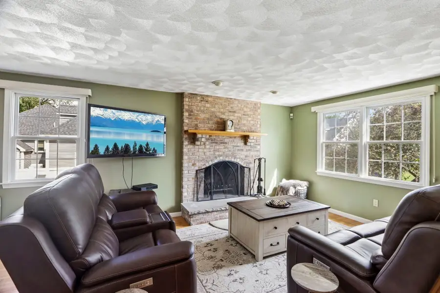 28 Hampden Ave, Burlington, MA 01803 - #2