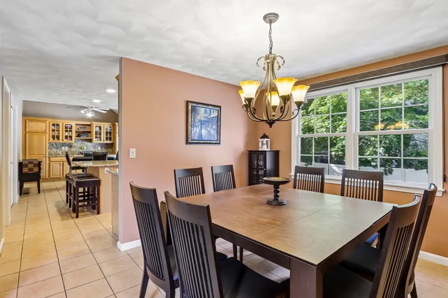 28 Hampden Ave, Burlington, MA 01803 - #3