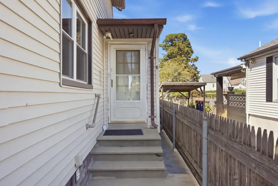 148 Hamlet St, Fall River, MA 02724 - #3