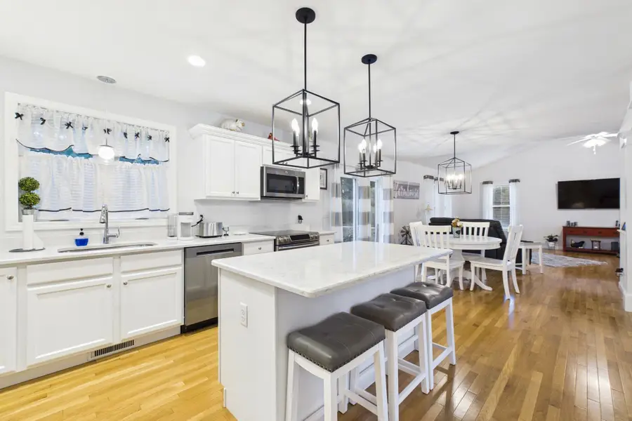 232 Collins Corner Rd, Dartmouth, MA 02747 - #3