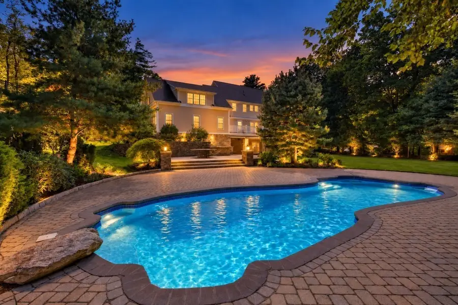 68 W Hill Ave, Melrose, MA 02176 - #3