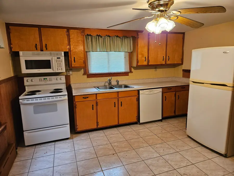 13 Hancock St, Shrewsbury, MA 01545 - #2