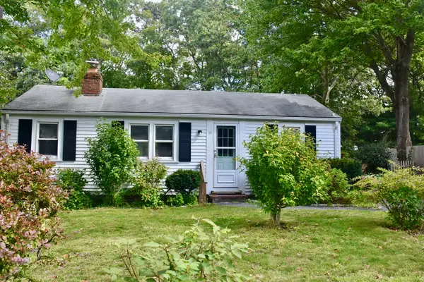 12 Lake Rd E, Yarmouth, MA 02673