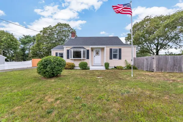 7 Queens Bay Ln, Bourne, MA 02532
