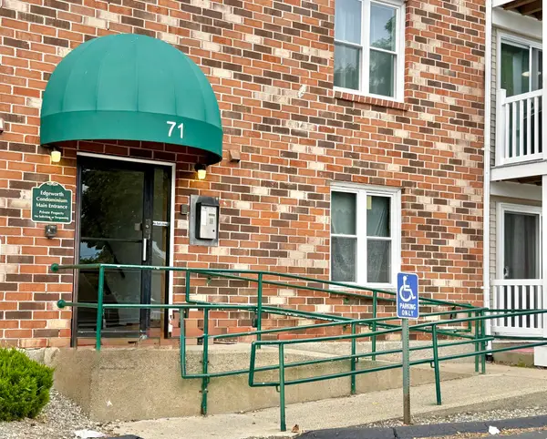 71 Edgeworth St #17, Worcester, MA 01605