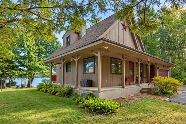 64 Lakeshore Dr, Ashburnham, MA 01430