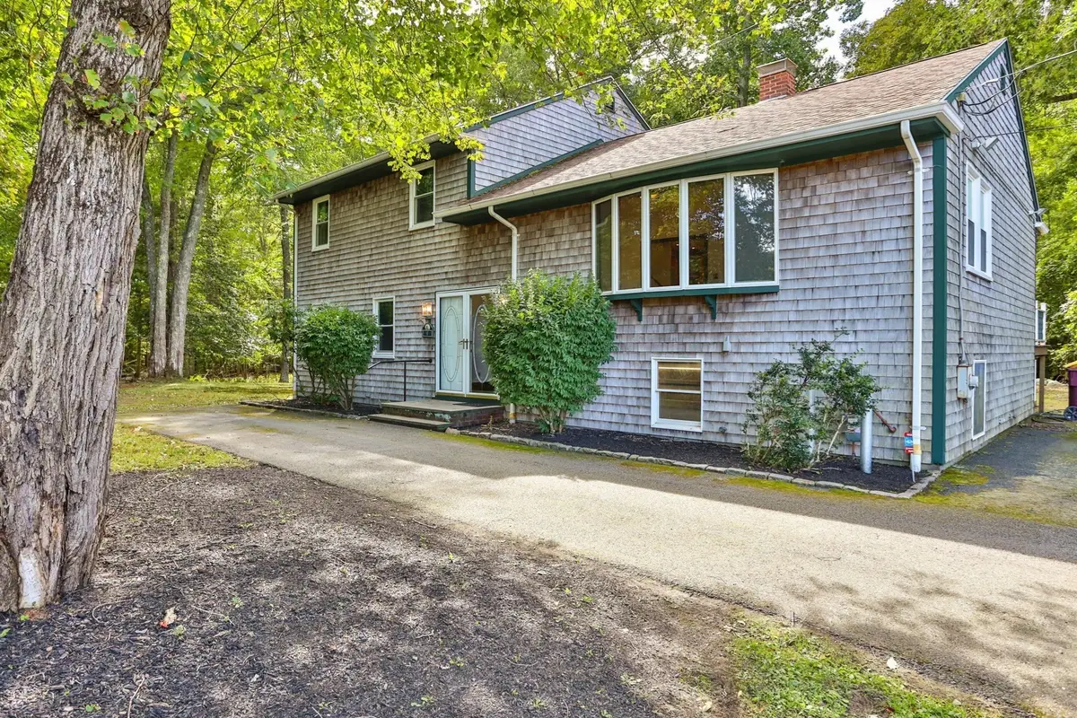 6 Mapleton St, Acushnet, MA 02743 - #1
