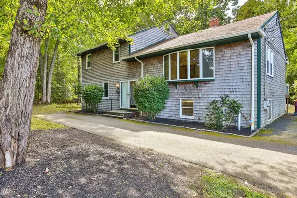 6 Mapleton St, Acushnet, MA 02743