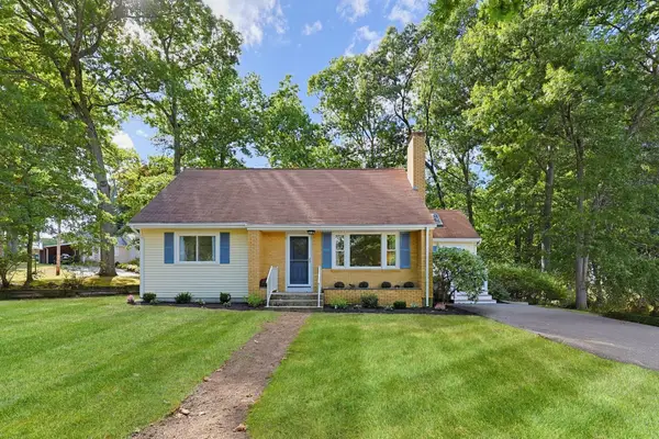 21 Burt St, Attleboro, MA 02703