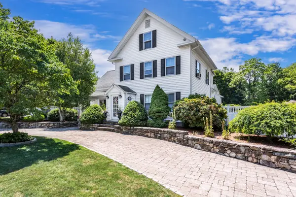 1322 Pond St, Franklin, MA 02038