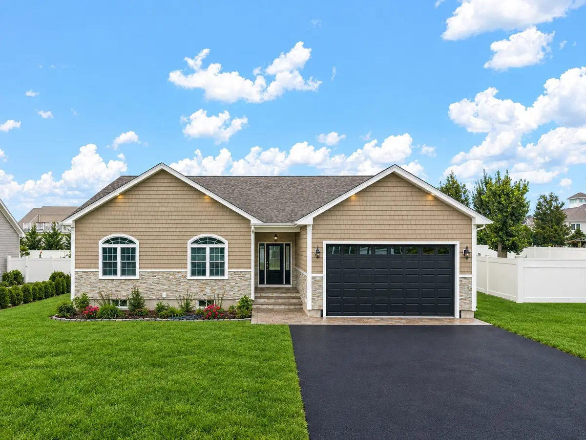 111 Farland Cir, New Bedford, MA 02745 - #1