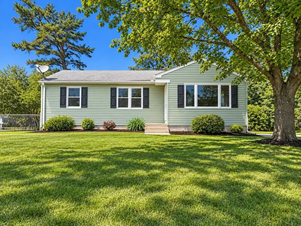 32 Campbell Dr, Easthampton, MA 01027 - #1