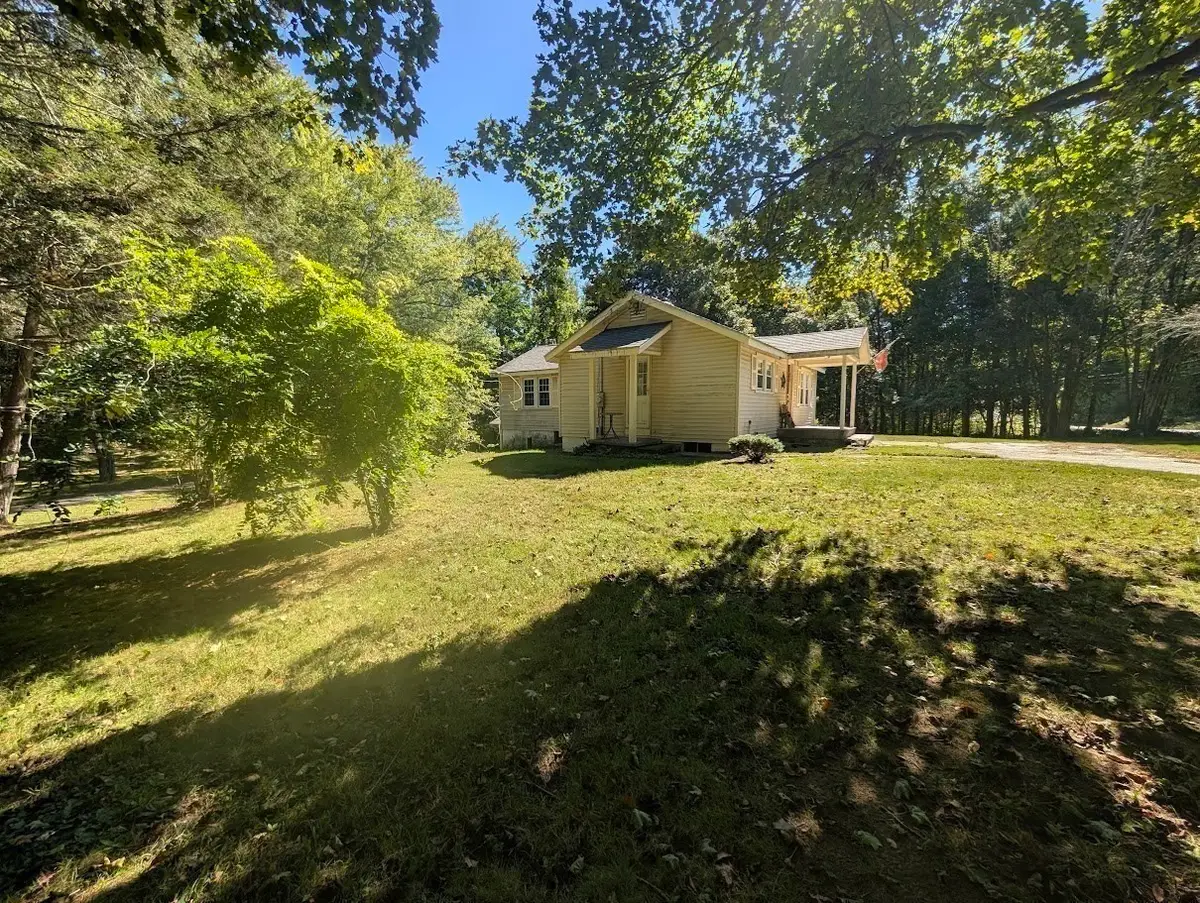 93 Richardson Corner Rd, Charlton, MA 01507 - #1