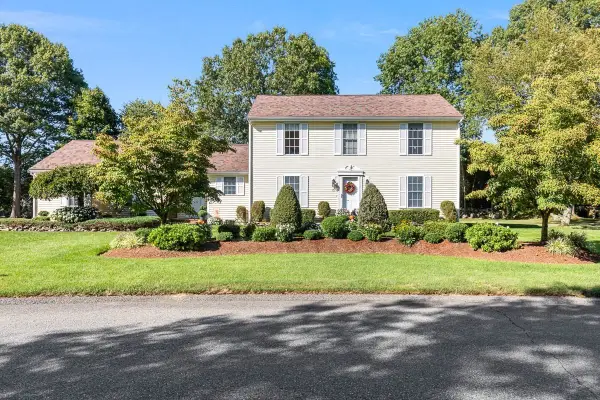 15 Andrew Ct, Swansea, MA 02777