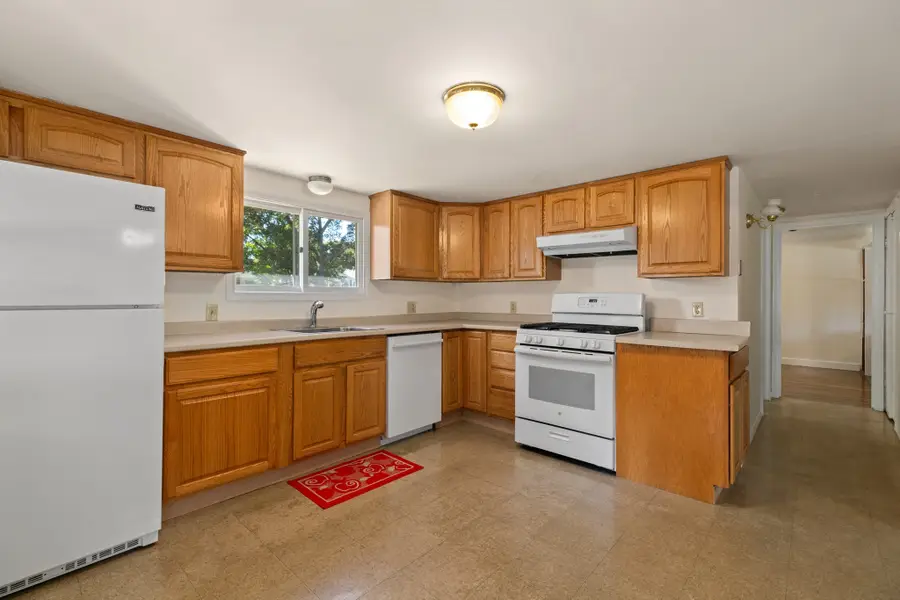 316 Emery St, Dracut, MA 01826 - #3