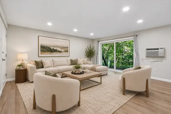 58 Edgelawn Ave #8, North Andover, MA 01845