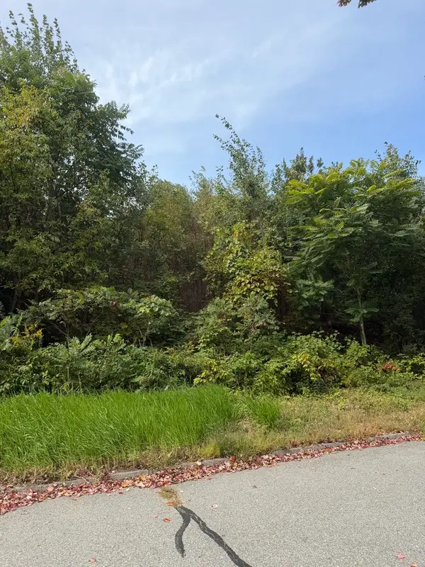 140 Woodridge Rd, Holden, MA 01520