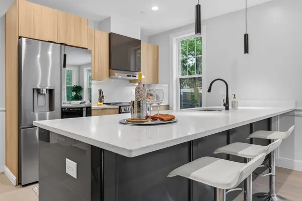 1006A Broadway #A, Somerville, MA 02144