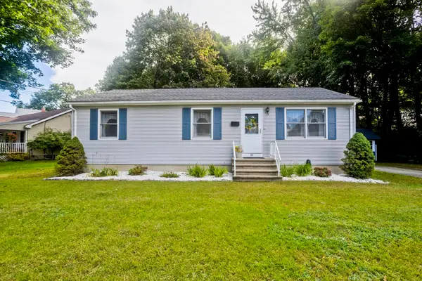 30 Dale St, Holyoke, MA 01040