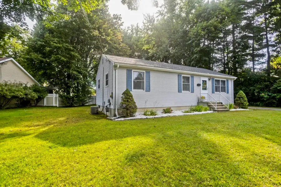 30 Dale St, Holyoke, MA 01040 - #3