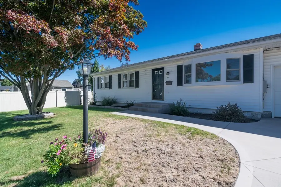17 Pickering Street, Chicopee, MA 01013 - #3