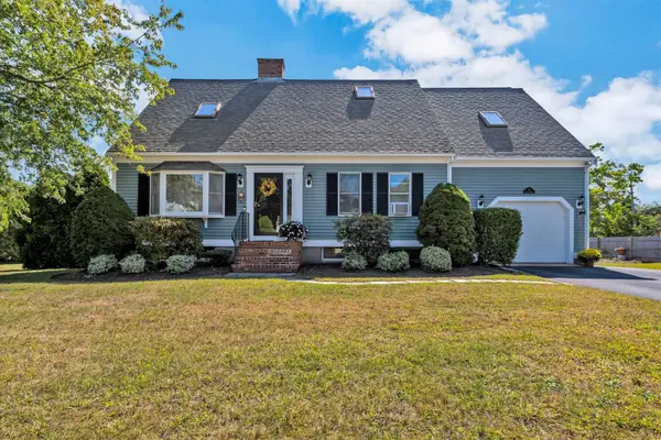 15 Iyanough Rd, Barnstable, MA 02601