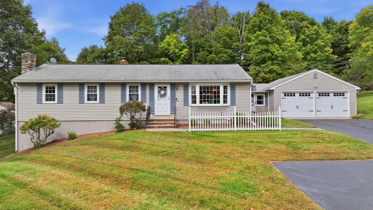 107 Cedar St, Sturbridge, MA 01518 - #1