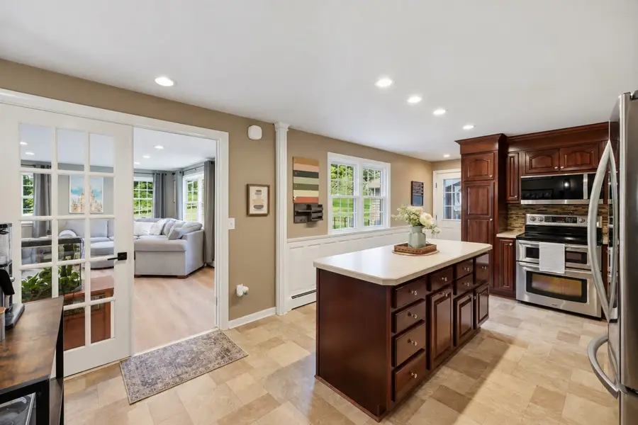 107 Cedar St, Sturbridge, MA 01518 - #3