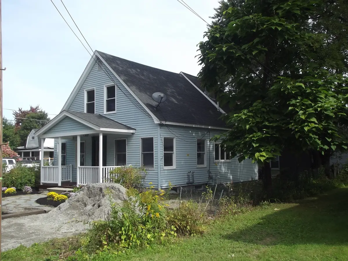 27 Elizabeth St, Lunenburg, MA 01462 - #1