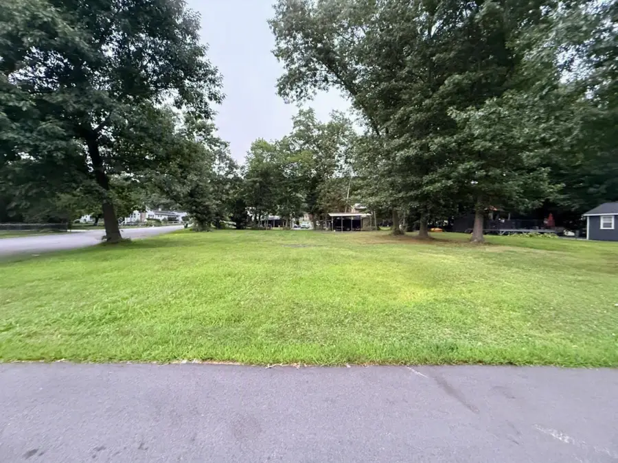 60 Wakefield Ave Webster Lake, Webster, MA 01570 - #2