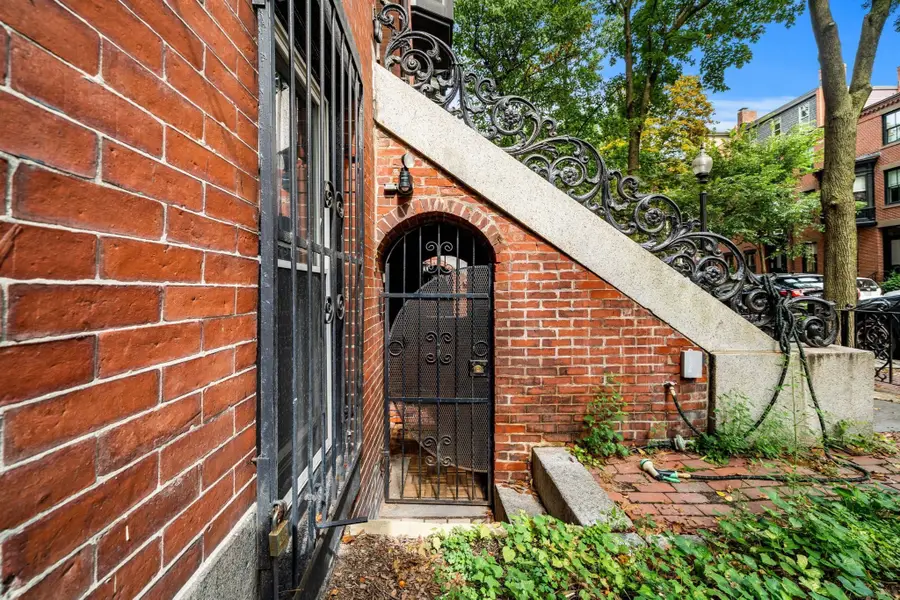 194 W Springfield St #1, Boston, MA 02118 - #2