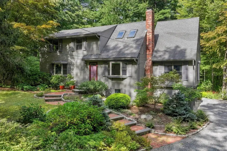 52 W Elm St, Hopkinton, MA 01748 - #2