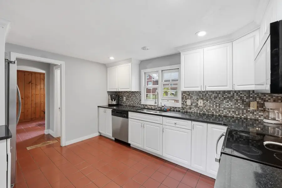 1 Algonquin Rd, Worcester, MA 01609 - #3