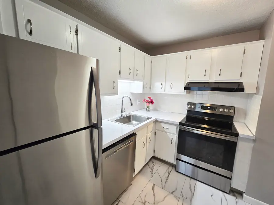 6-8 Broadway Ave #8, Ipswich, MA 01938 - #2