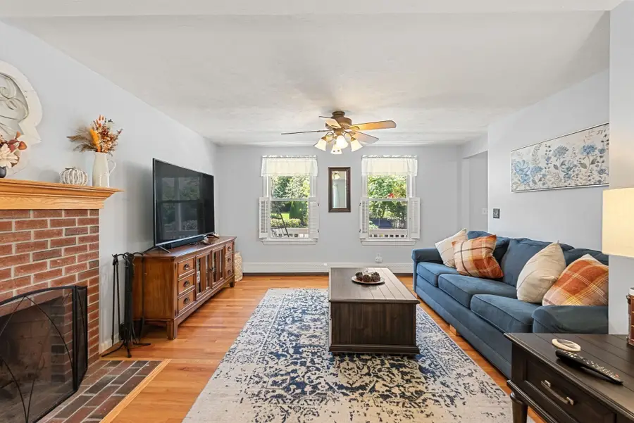 6 Cumberland St, Attleboro, MA 02703 - #3