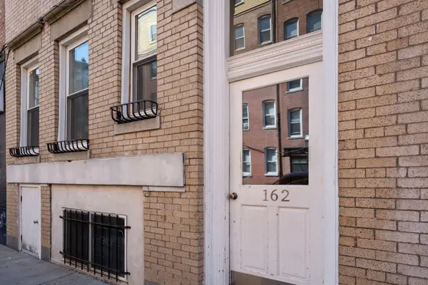 162 Endicott St #1, Boston, MA 02113