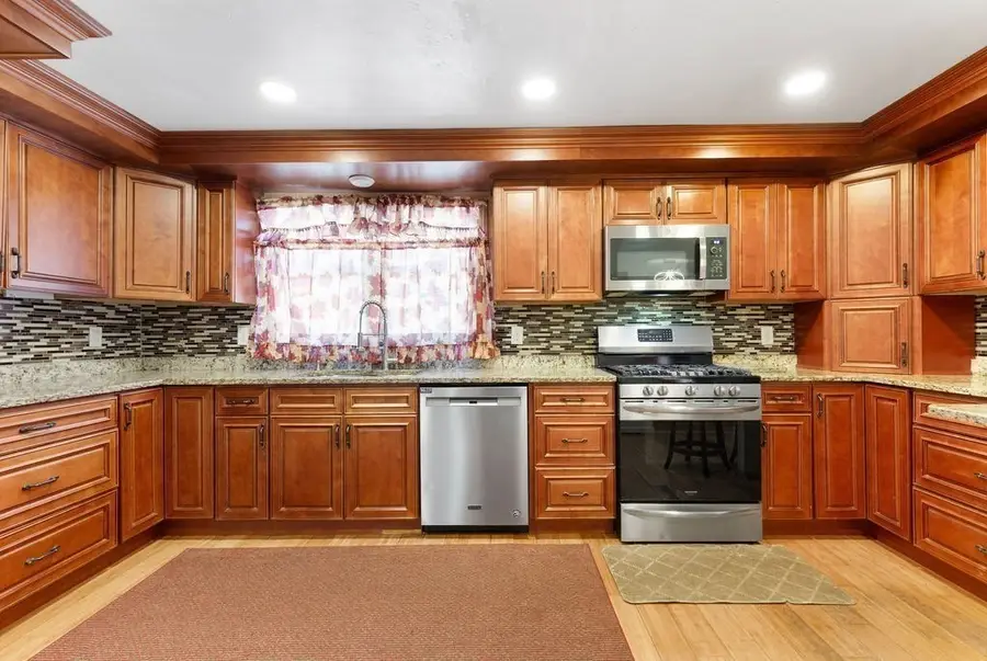 71 Dwinell Rd, Taunton, MA 02780 - #3
