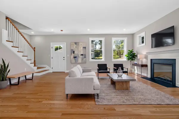 11 Isola Lane, Stoneham, MA 02180