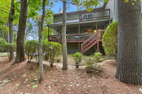 12 Country Club Ln #D, Milford, MA 01757
