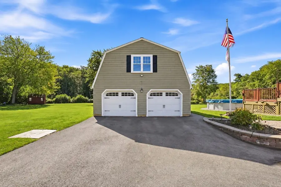 81 Rochdale St, Auburn, MA 01501 - #3