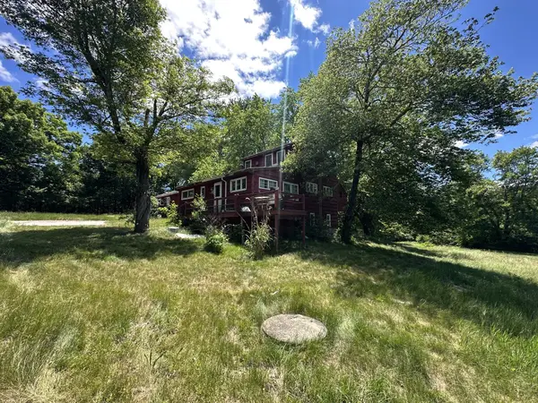 23 North St, Upton, MA 01568