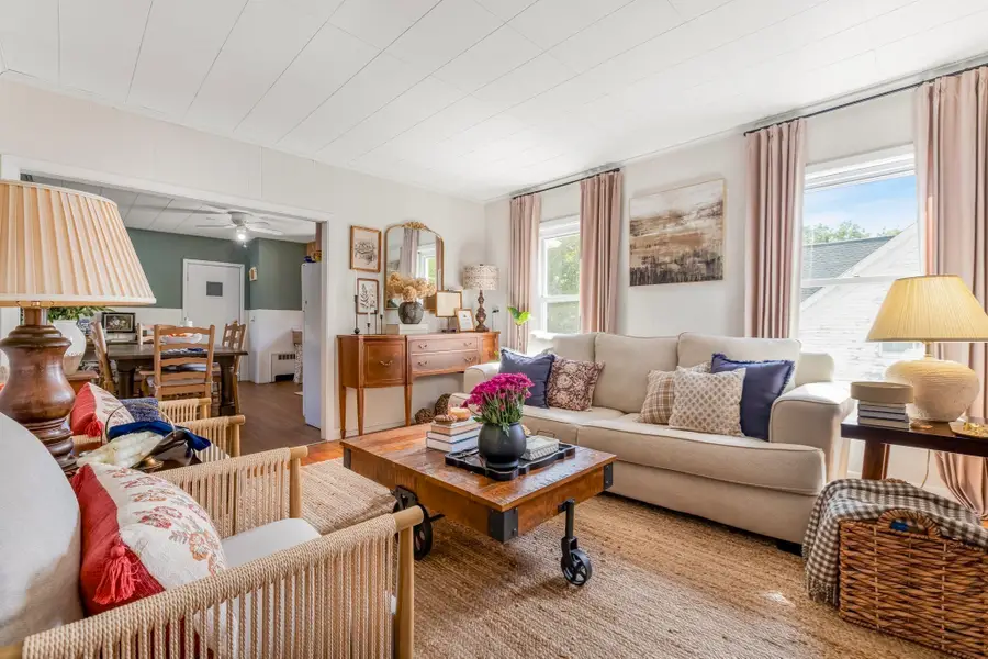 547 School St, Webster, MA 01570 - #2