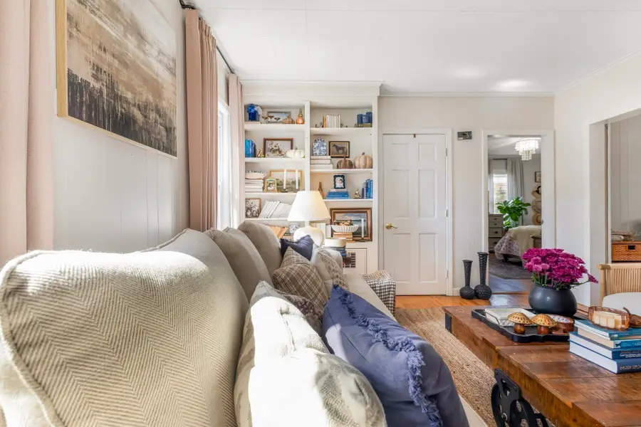 547 School St, Webster, MA 01570 - #3