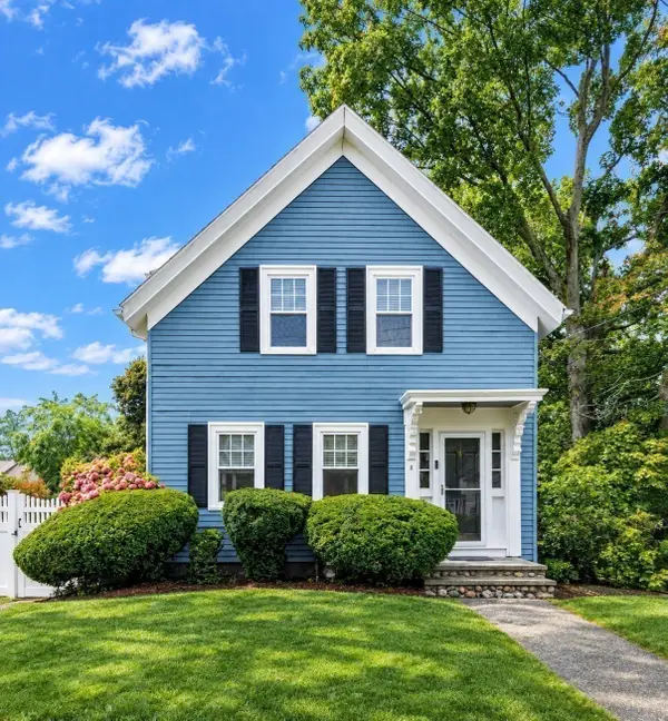 8 Washington Street, Stoneham, MA 02180