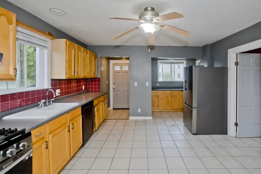 1439 Worcester St, Springfield, MA 01151 - #3
