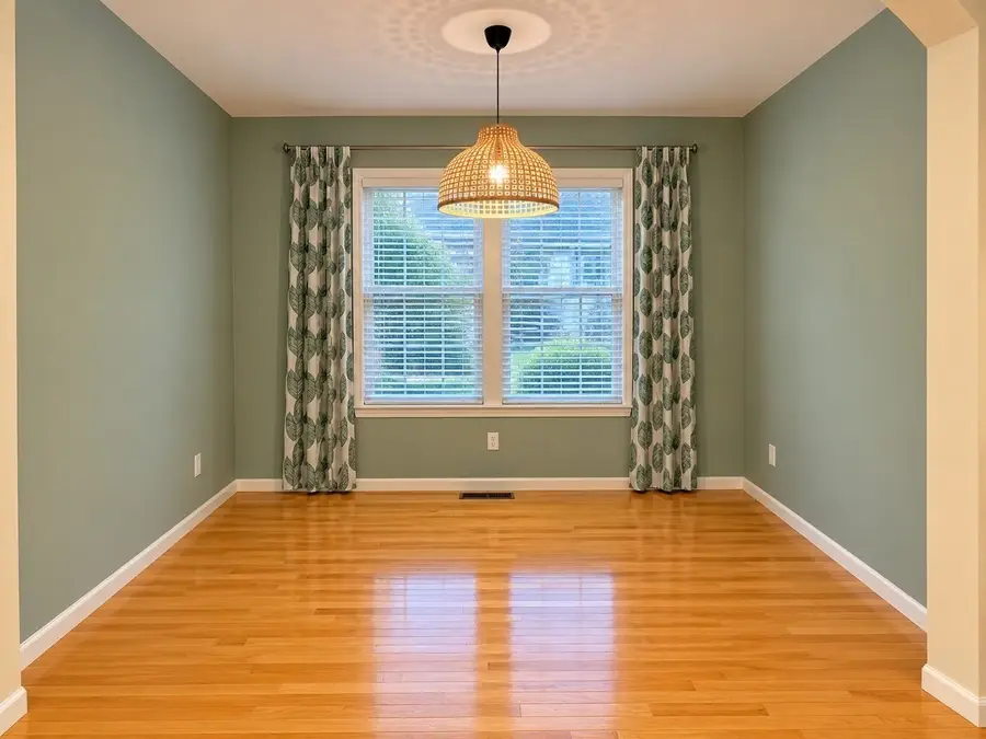 12 Thistle Ln, Weymouth, MA 02190 - #3