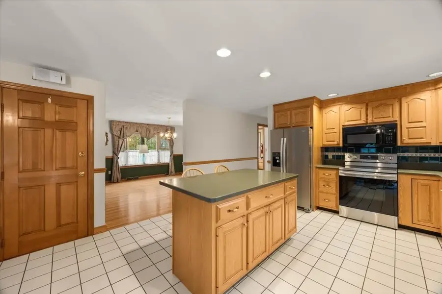 104 Leonard Farm Rd, Abington, MA 02351 - #3