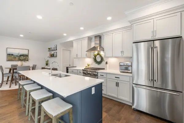 138 Neponset Ave #4, Boston, MA 02122